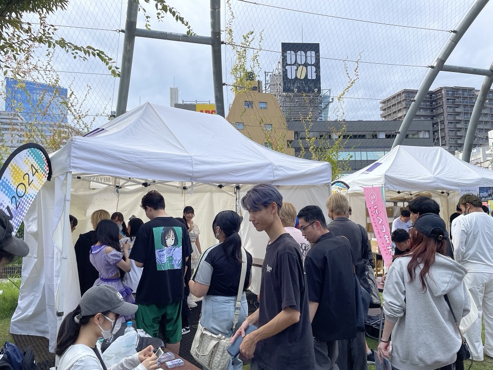 混乱的地下偶像合影聊天会现场